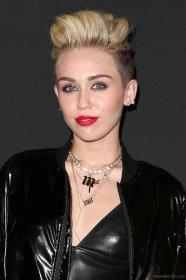 Miley Cyrus Height, Weight, Body Measurements