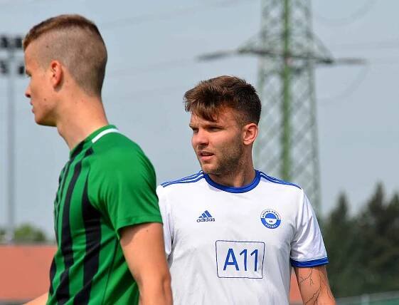FORTUNA divize A, 26. kolo: SK Aritma Praha - FC Rokycany (na snímku fotbalisté v zelených dresech) 4:0 (3:0).