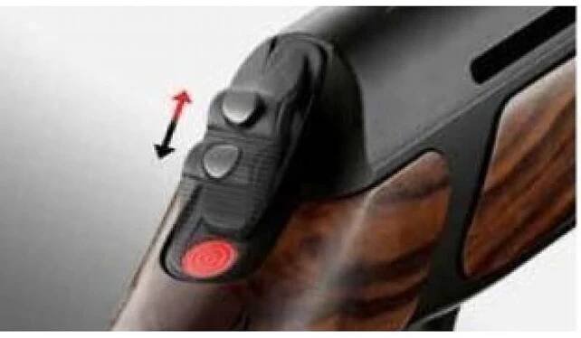 Detail samonabíjacej guľovnice SAUER S 303 s kalibrom 8x57, zobrazenie spúšťacieho mechanizmu.