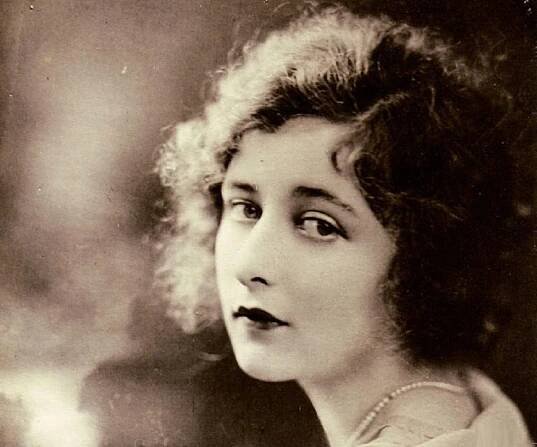 Mildred Harris Biography - Facts, Childhood, Family Life & Achievements