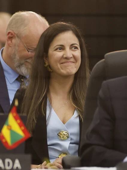 La cubana Rosa María Payá celebra tras ser elegida como nueva miembro de la Comisión Interamericana de Derechos Humanos (CIDH) durante la 55Ş Asamblea General de la OEA este viernes, en Saint John’s (Antigua y Barbuda).