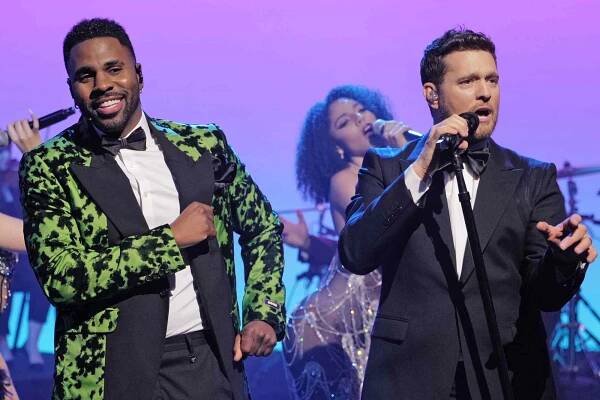 Jason Derulo and Michael Bublé Are Las Vegas Rivals in New 'Spicy Margarita' Music Video