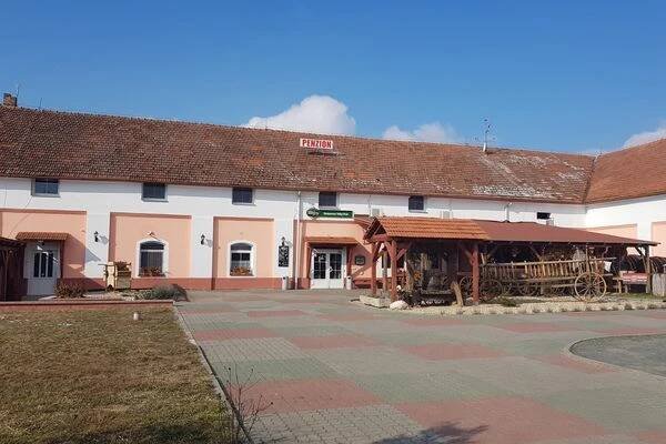 Restaurace a Vinárna Velký dvůr foto 1