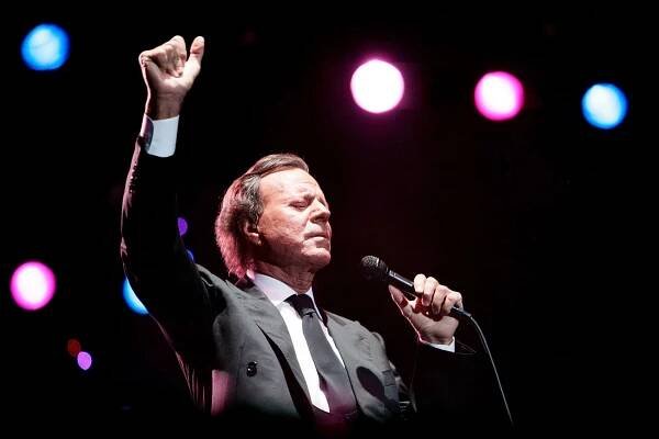 Julio Iglesias