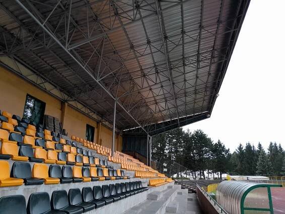 Oprava střechy tribuny fotbalového stadionu v Sokolově: Sokolov