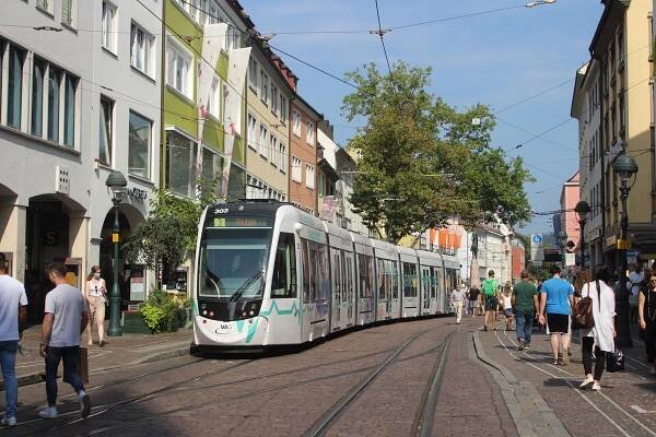 Freiburg – Straßenbahnen und Busse in Krefeld