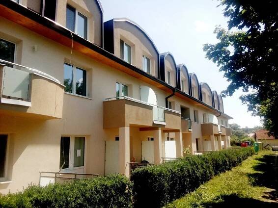 Dům s pečovatelskou službou má novou fasádu i balkóny | město Slavkov u Brna