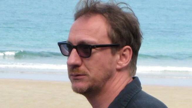 David Thewlis prý hrál postavu Remuse Lupina jako gaye feťáka - Médium.cz