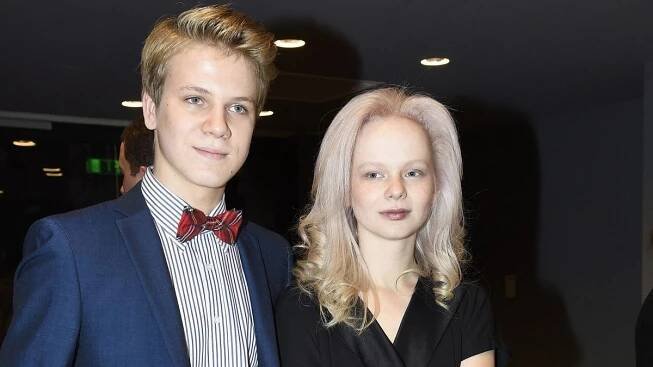 Sedmnáctiletý fešák ze Tří bratrů je zase sám: Odkopla ho dcera známé herečky kvůli věkovému rozdílu?