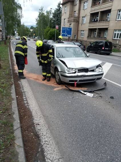 Hasičské listy | Hasiči z Královéhradeckého kraje likvidovali v sobotu pět dopravních nehod | 112