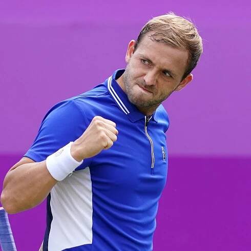 Dan Evans eases past Adrian Mannarino to reach first Queen’s Club quarter-final