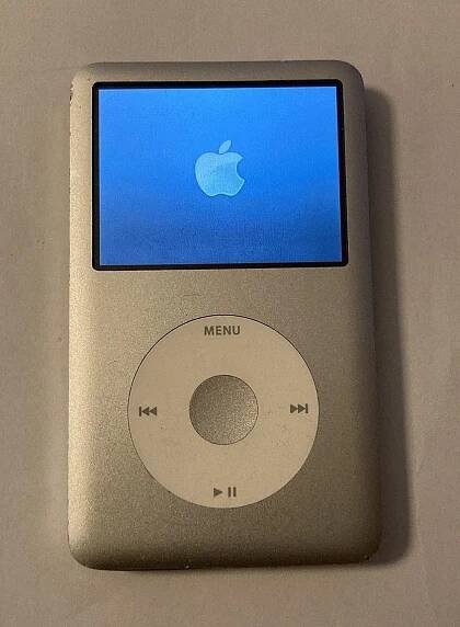 Apple iPod Classic 6.generace 80GB A1238 EMC2173 stribrny nefunkcni - TV, audio, video