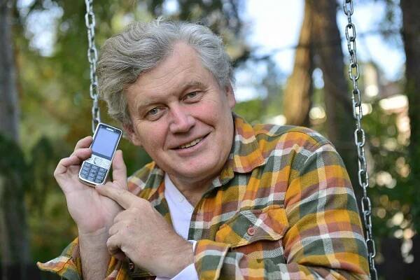 Miroslav Hanuš stále používá letitý mobilní telefon