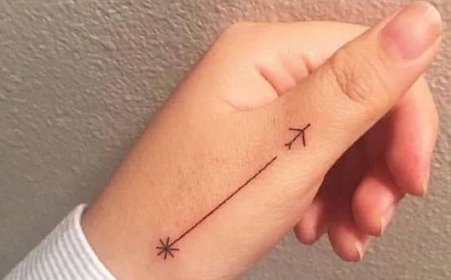 tatuajes-de-aviones-minimalistas-mano