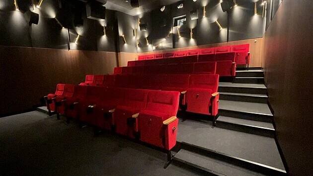 Trutnovské kino Vesmír spolklo přes sto milionů a začíná opět promítat