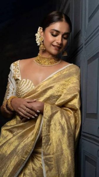 Keerthy Suresh's saree elegance