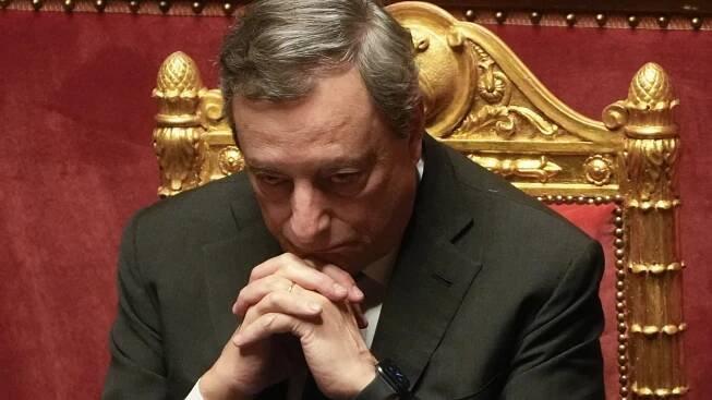 Italský premiér Draghi má důvěru Senátu, jeho spojenci se ale zdrželi hlasování