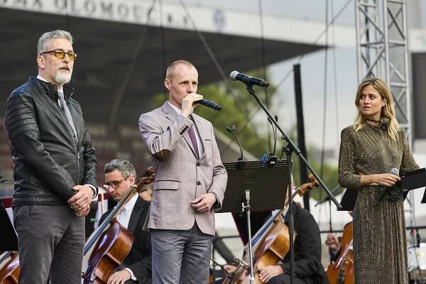 Filharmonie na dva dny rozezní Andrův stadion, s Krajčem i Langerovou