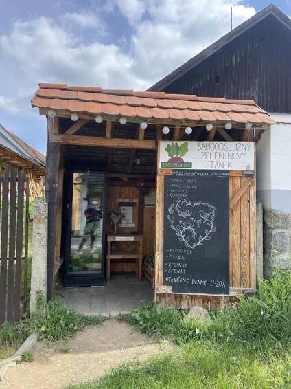 Samoobslužný zeleninový stánek foto 2