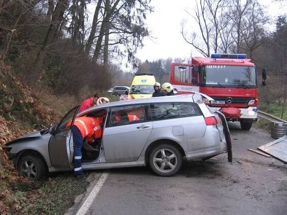 Dopravní nehoda mezi Benešovem a Bedrčí