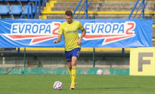 Fotbalisté Zlína (žluté dresy) v posledním přípravném zápase jen remizovali s brněnskou Zbrojovkou 1:1.