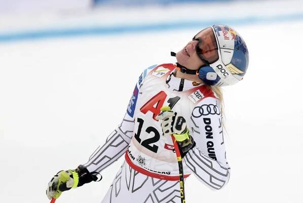 Ester Ledecká v cíli závodu v super-G... | iROZHLAS - spolehlivé zprávy