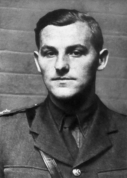 Adolf Opálka. Veliteli parašutistické skupiny Out Distance se před atentátem na Heydricha podařilo zorganizovat nálet na plzeňskou Škodovku.