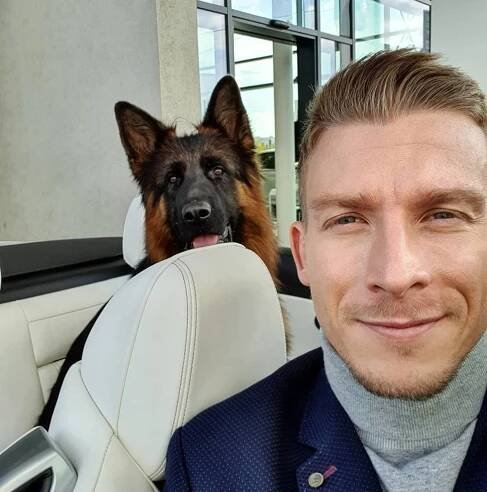 Násilník z Ordinace má nového pejska: Zachránil ho přímo ze silnice!