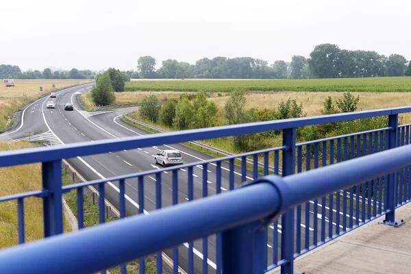 Křižovatka u Dražkovic na silnici I/37 měla podle řidičů před opravou rovnější a tišší povrch než po opravě | foto: Honza Ptáček,  Český rozhlas