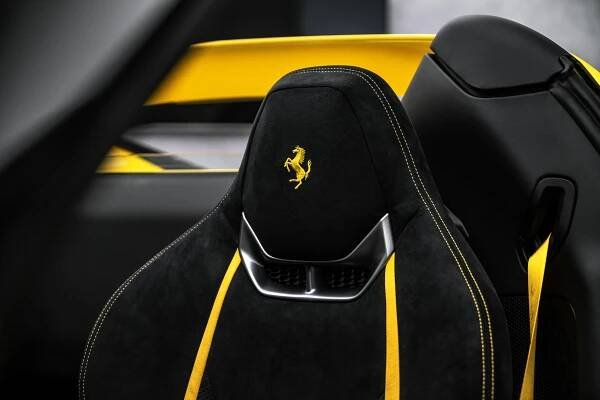 Ferrari 296 GTS LIFT, ALCANTARA, TWO-TONE BODYWORK