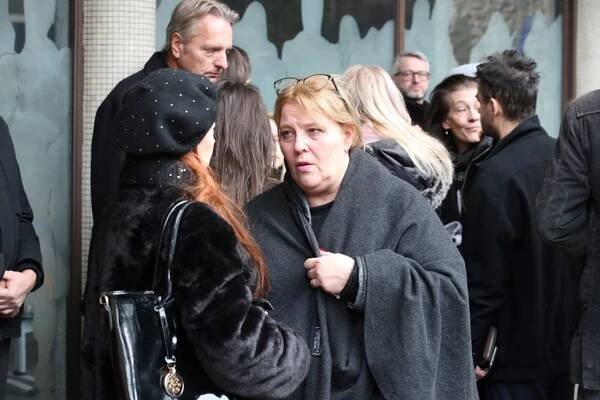 Poslední rozloučení s dabérem Pavlem Vondrou (†54): Felixe Slováčka dovnitř nepustili!