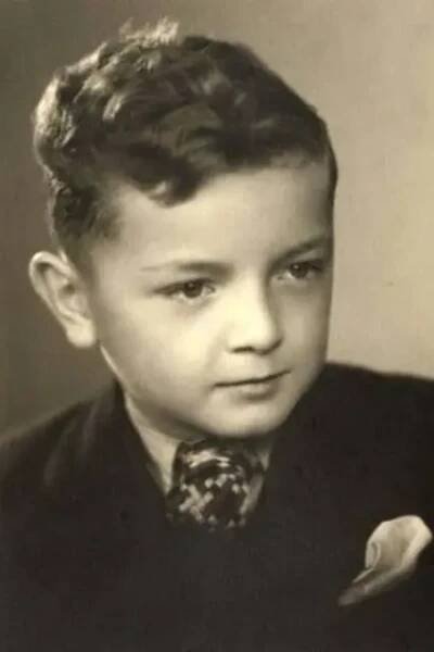 Malý Ladislav Smoljak. Podoba tam je.