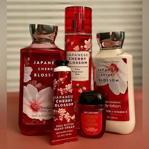 Bath & Body Works Japanese Cherry Blossom Set in 2025