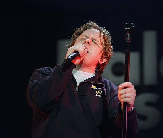 Lewis Capaldi v Basileji - iVysílání | Česká televize