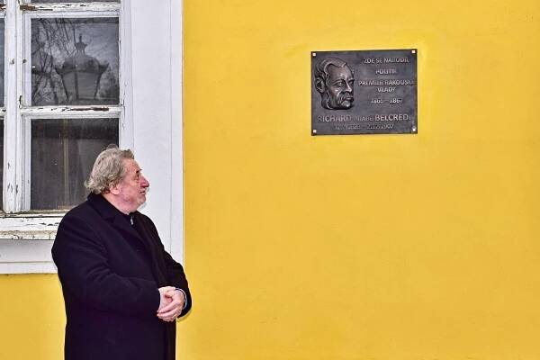 FOTO: V Jimramově odhalili pamětní desku Richardu Belcredimu, podívejte se