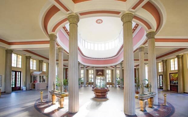Karlovy Vary: Relax v Hotelu Růže **** s polopenzí a až 5 wellness a léčebnými procedurami + káva a zákusek