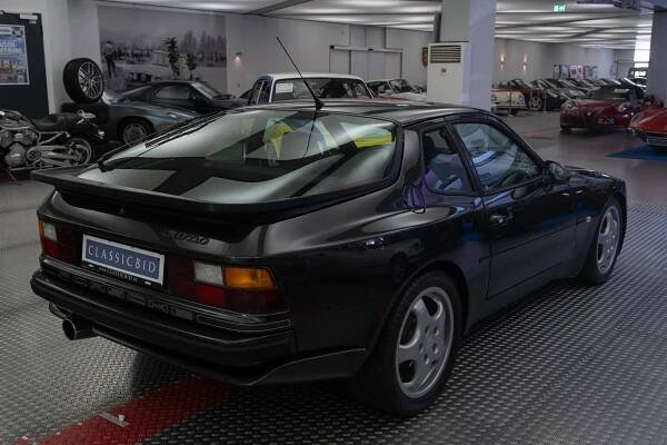 Porsche 944 Turbo