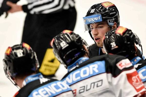 Utkání 17. kola hokejové extraligy: HC Vítkovice Ridera - HC Sparta Praha, 13. listopadu 2020 v Ostravě. (Vpravo) Lukáš Rousek ze Sparta.