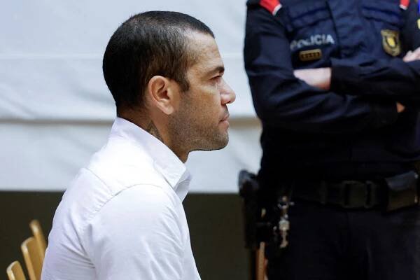 Fotbalista Alves míří na 4,5 roku za mříže, v Barceloně ho odsoudili za sexuální napadení