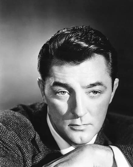 Robert Mitchum (1917-1997) - Find a Grave...