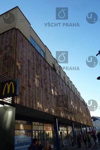 Keramický obklad fasády obchodního domu | Sochy a města