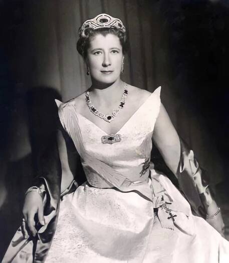 Soubor:Infanta Alicia, Duchess of Calabria.jpg – Wikipedie