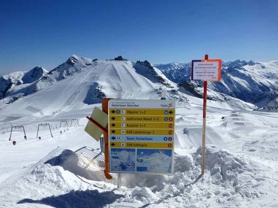 Ski resort Hintertux Glacier (Hintertuxer Gletscher)