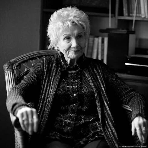 Nobel Prize-winning author Alice Munro dies aged 92