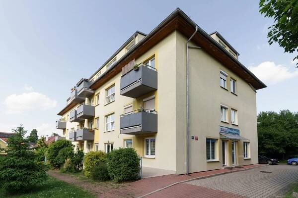 Prodej bytu 3+kk s balkonem, garážovým stáním a oplocenou zahradou Praha 8 – Čimice, ul. K Ládví - Realitní makléř a hypoteční