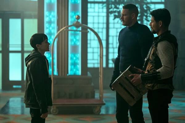 Umbrella Academy - Nabitý Pocket - Z filmu - Elliot Page, Tom Hopper, David Castañeda Jr.
