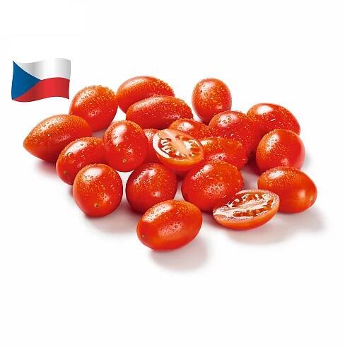 Čerstvá cherry rajčata, kapky vody, Česká republika.