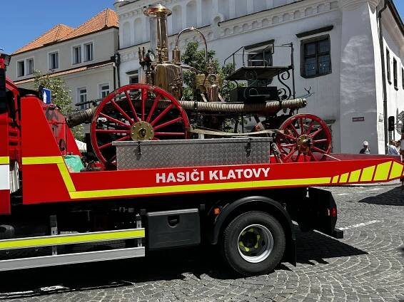 Hasiči v Sušici slavili ve velkém, ohromili vodní fontánou i spanilou jízdou