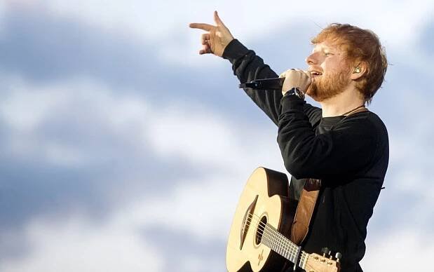 Fotogalerie: Ed Sheeran na Letišti Letňany v Praze (7. července 2019).