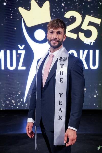 Dámy, pozor! Bývalý úřadující král krásy pověsí modeling na hřebík. Našel se totiž v nové profesi